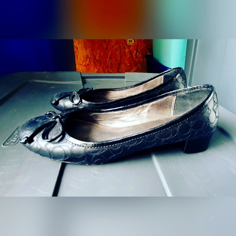🎈 Coach Leather Flats